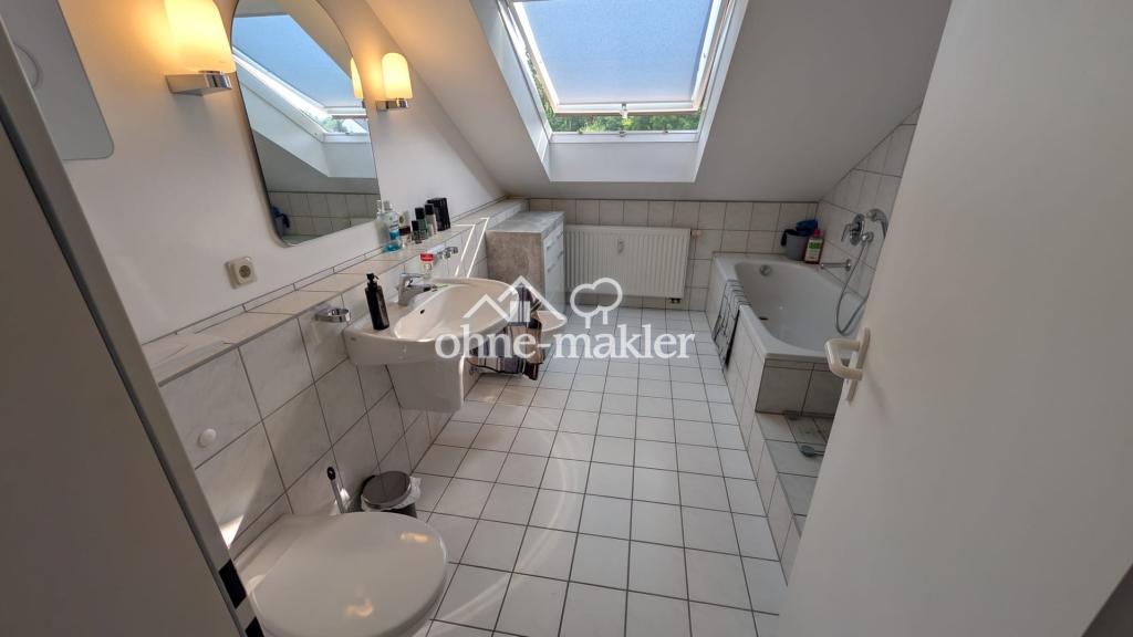 Helle 2‑Zimmer DG‑Wohnung mit großem Tageslichtbad – gepflegtes privates 8‑Familienhaus - Foto 5