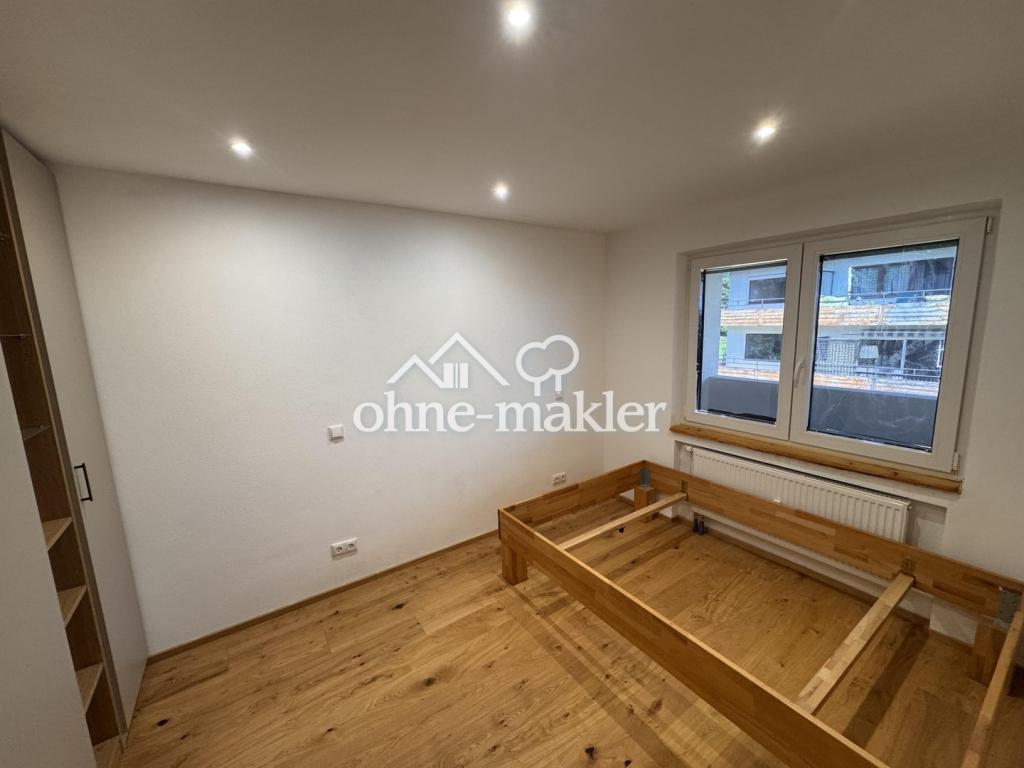 Neu renovierte,teilmöbelierte Wohnung mit Einbauküche, Balkon und Tiefgaragenstellplatz - Foto 1