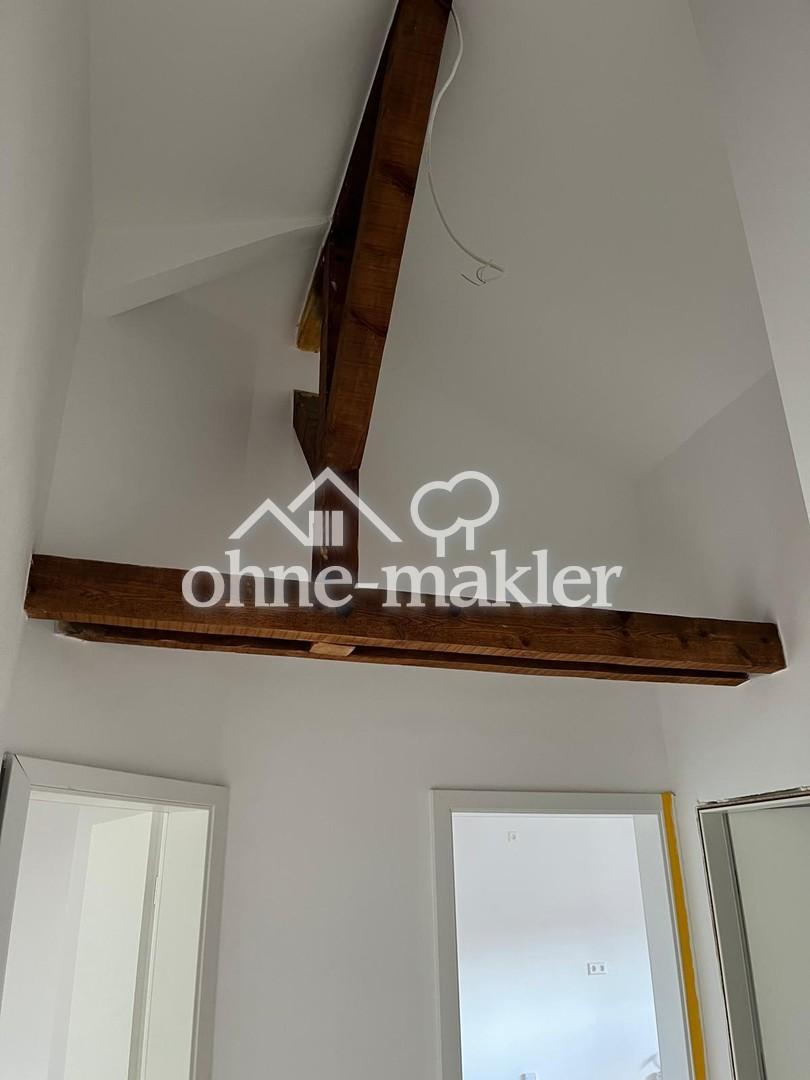 Kernsanierte Dachgeschoss Wohnung mit integrierter Klimaanlage - Photo 2