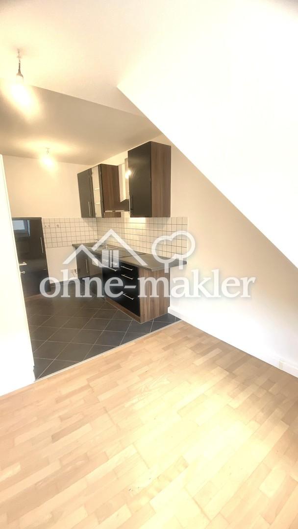 Mitten in Nürnberg eine tolle 3-Zimmer Maisonettewohnung mit Einbauküche - Photo 2