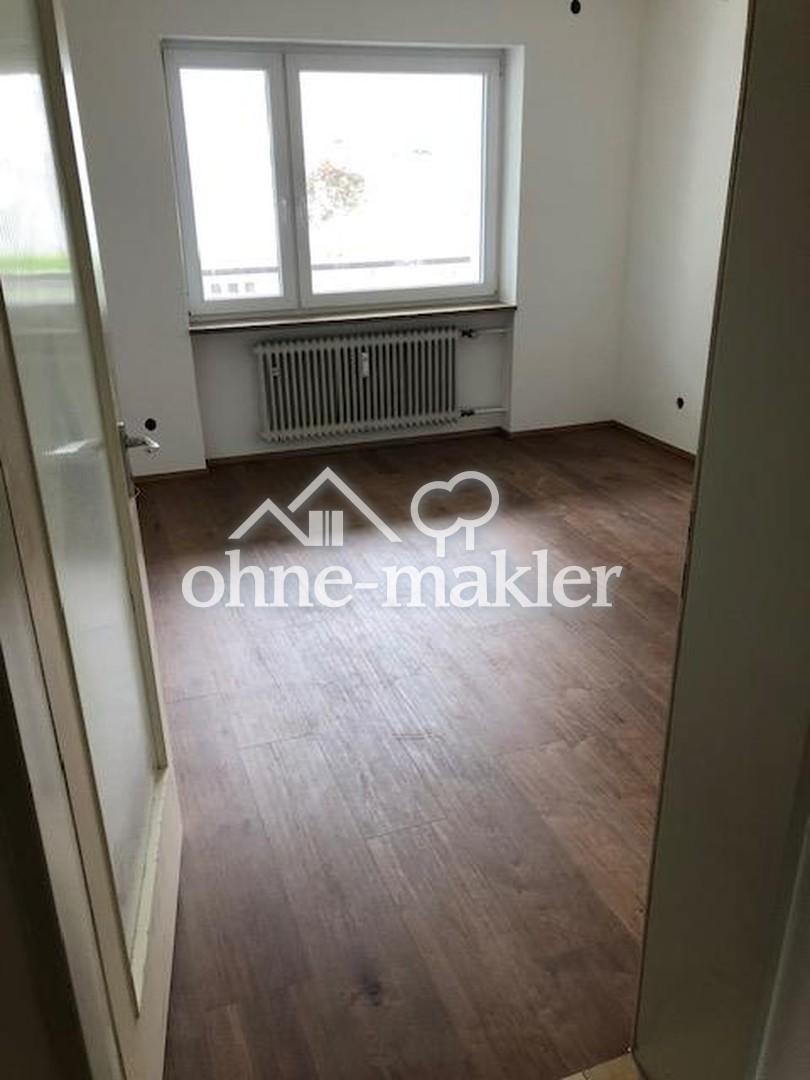 Schöne 4-Zimmer-Wohnung in Regensburg, zwei Balkone, gepflegt und renoviert - geeignet für WG - Foto 3