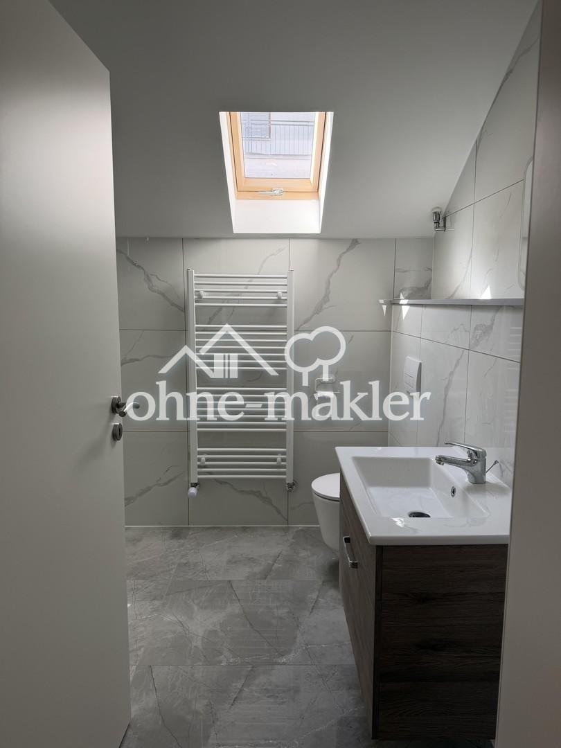 Schöne 2 Zimmer Dachgeschosswohnung - Foto 2