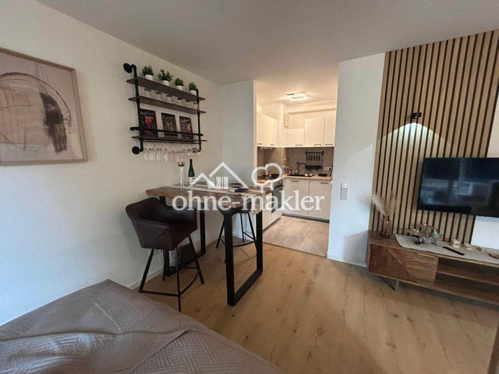 Neu möblierte, frisch renovierte, helle 1-Zi-Whg im Hochparterre mit Balkon und neuer Küche - Foto 1