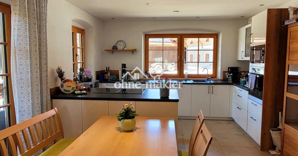 Großzügige, helle 3 Zimmer Wohnung, 1. OG mit Balkon, sehr zentral - Foto 1
