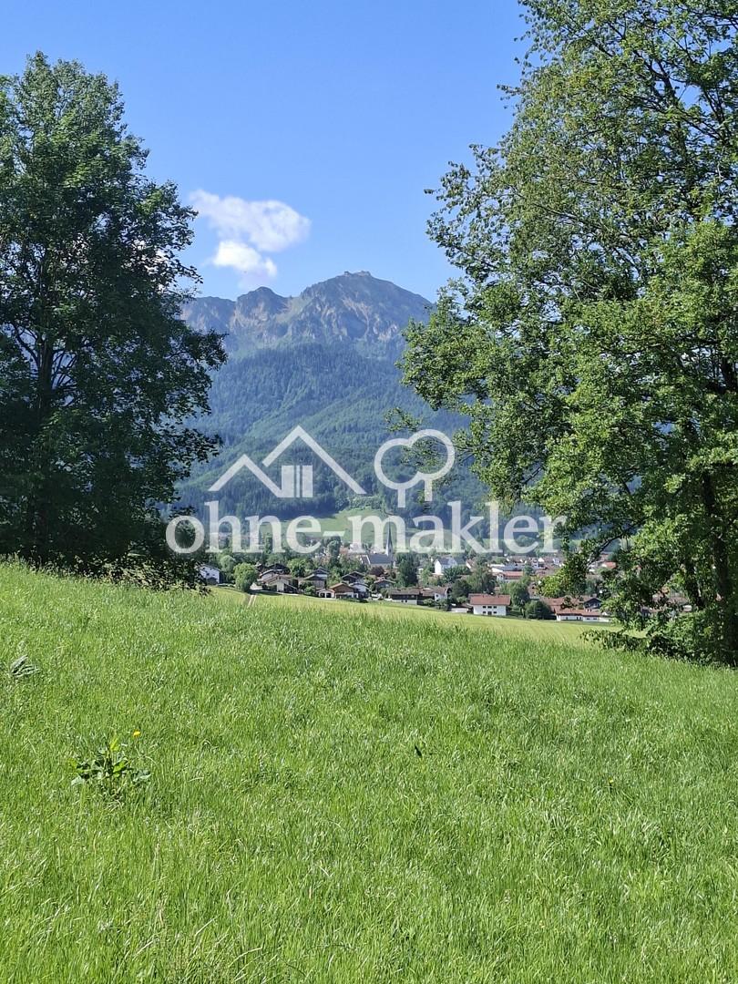 Großzügige, helle 3 Zimmer Wohnung, 1. OG mit Balkon, sehr zentral - Photo 2