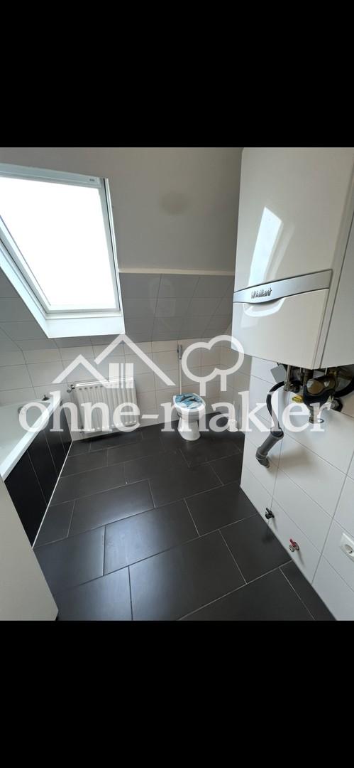 ruhige und gepflegte Dachgeschoss-Wohnung in zentraler Lage - Photo 2
