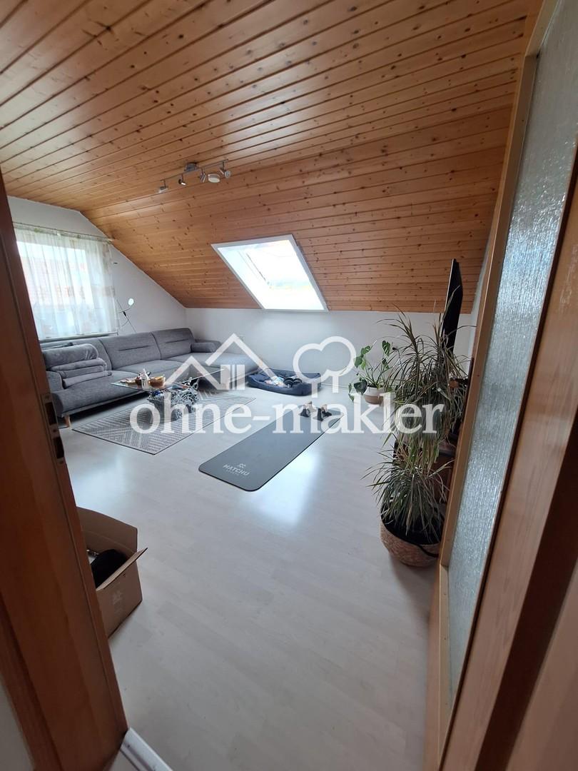 Gemütliche Dachgeschosswohnung 4 Zimmer mit Einbauküche in ruhiger Wohngegend - Foto 1