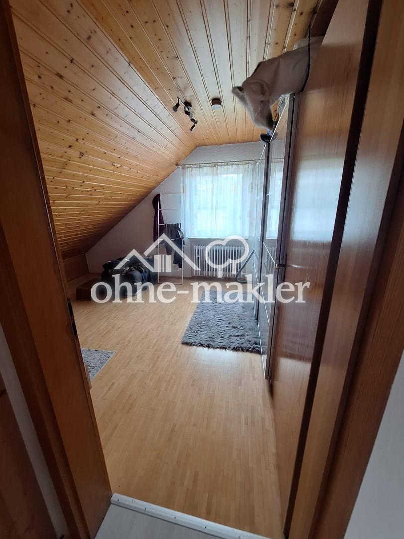 Gemütliche Dachgeschosswohnung 4 Zimmer mit Einbauküche in ruhiger Wohngegend - Foto 4
