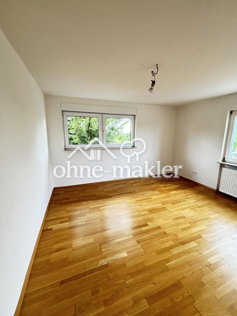 Charmante OG-Wohnung mit Balkon, hochwertiger Einbauküche und Parkplätzen - Foto 3