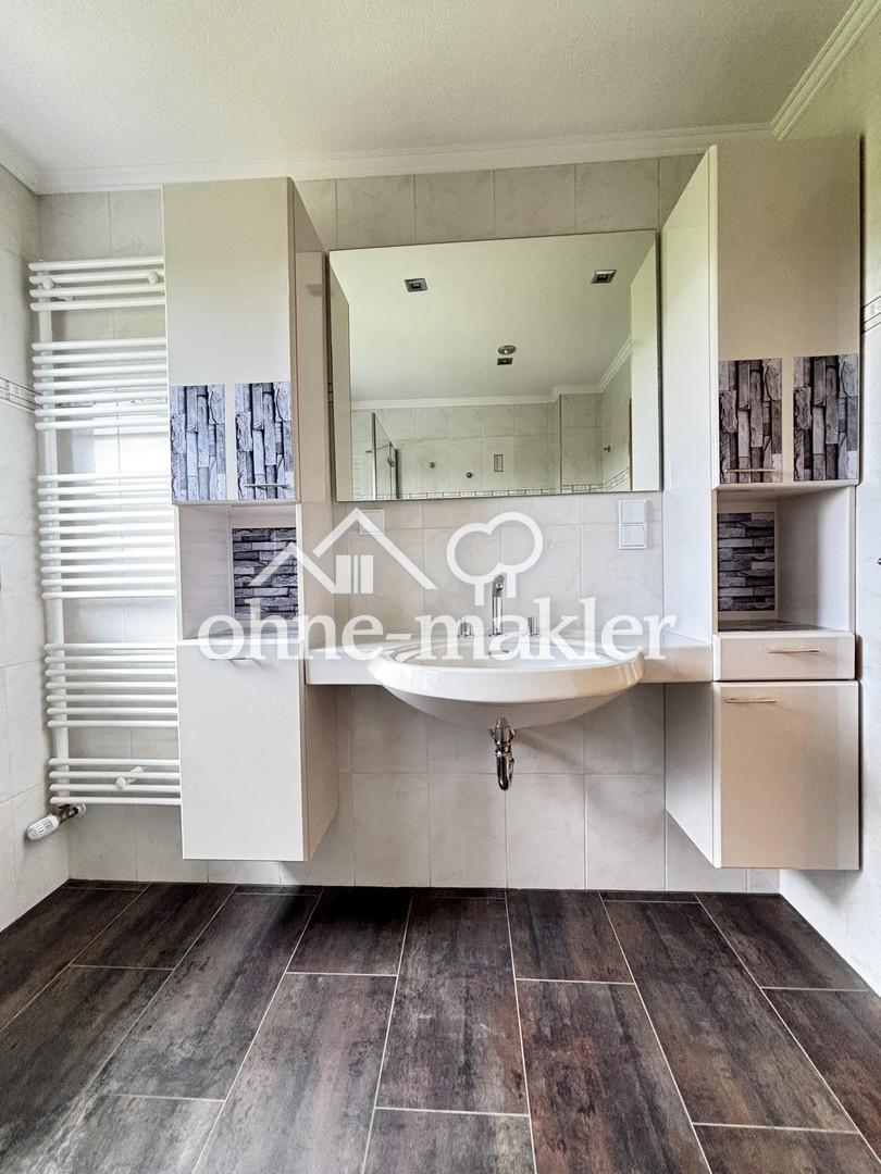 Charmante OG-Wohnung mit Balkon, hochwertiger Einbauküche und Parkplätzen - Photo 4