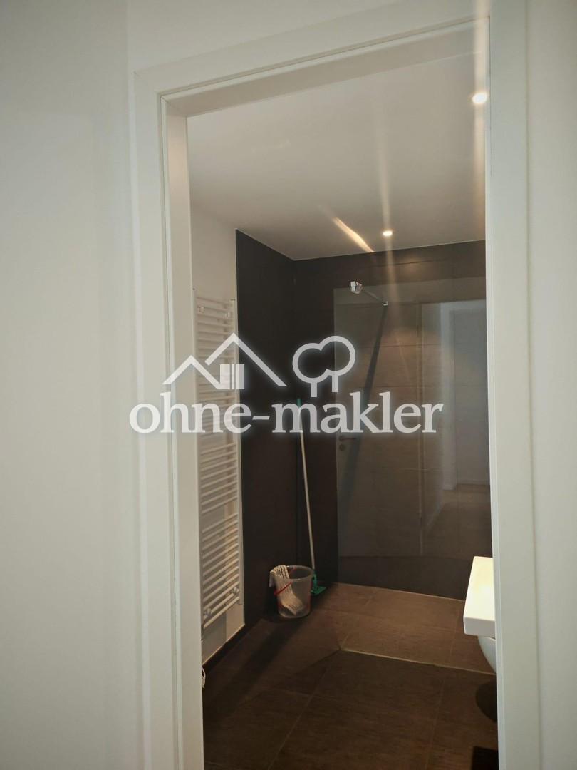 Luxuriöses Wohnen über den Dächern von Frankfurt: Exklusives Apartment im 23. OG des EDEN Tower - Photo 2