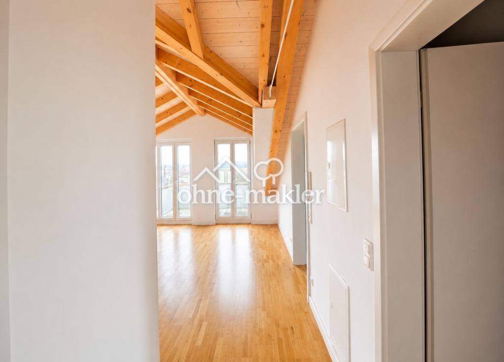 Moderne Dachgeschosswohnung mit Südbalkon in 93155 Hemau - Foto 1
