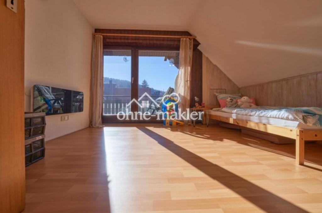 Lichtdurchflutete Doppelhaushälfte mit Balkon und Garage - Foto 3