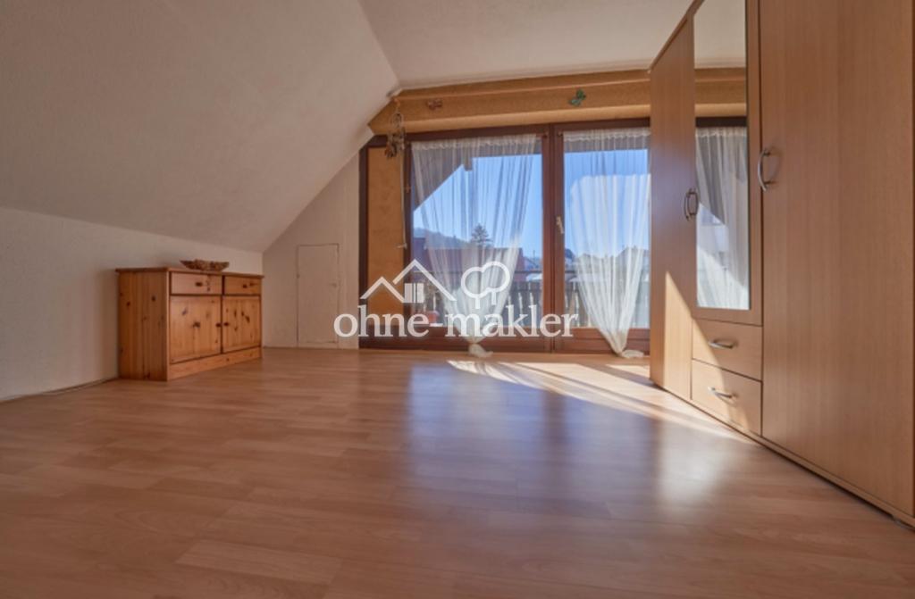 Lichtdurchflutete Doppelhaushälfte mit Balkon und Garage - Foto 4