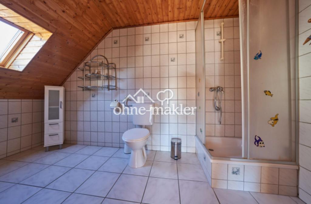 Lichtdurchflutete Doppelhaushälfte mit Balkon und Garage - Foto 5