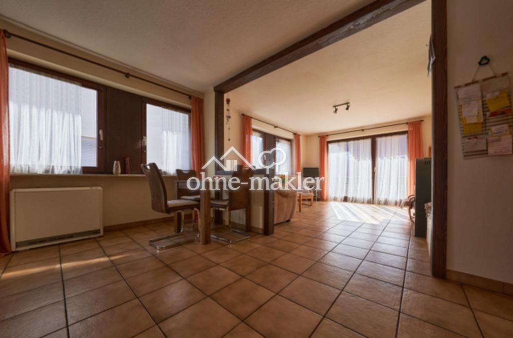 Lichtdurchflutete Doppelhaushälfte mit Balkon und Garage - Foto 1