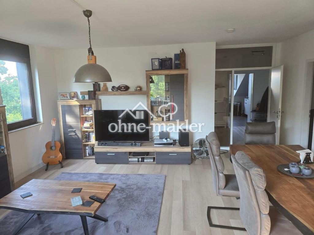 Lichtdurchflutete 3-Zimmer Dachgeschosswohnung mit Südwest-Balkon und Blick ins Neandertal - Photo 1