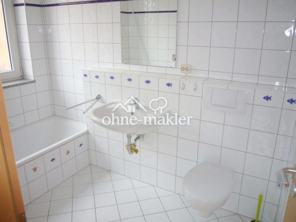 Sehr schöne, helle 2 Zi - mit Einbauküche, Balkon und Autostellplatz in Freiburg - Photo 3
