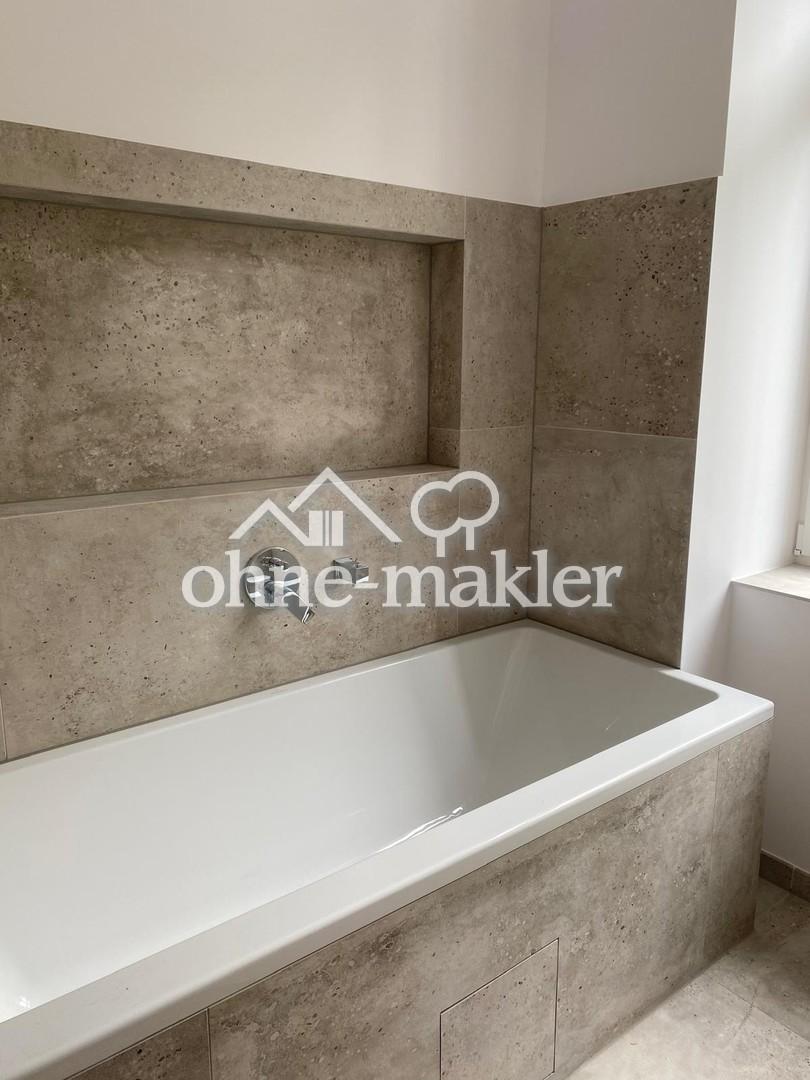 Kernsanierter Altbau im Innenhof: 3 Zimmer, 2 Balkone, Designküche, Einbauschränke, Tageslichtbad - Photo 4