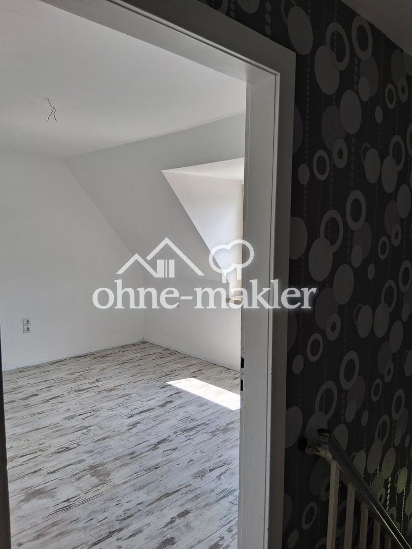 Schöne 4-Zimmer-Dachgeschosswohnung mit Loggia - Foto 1