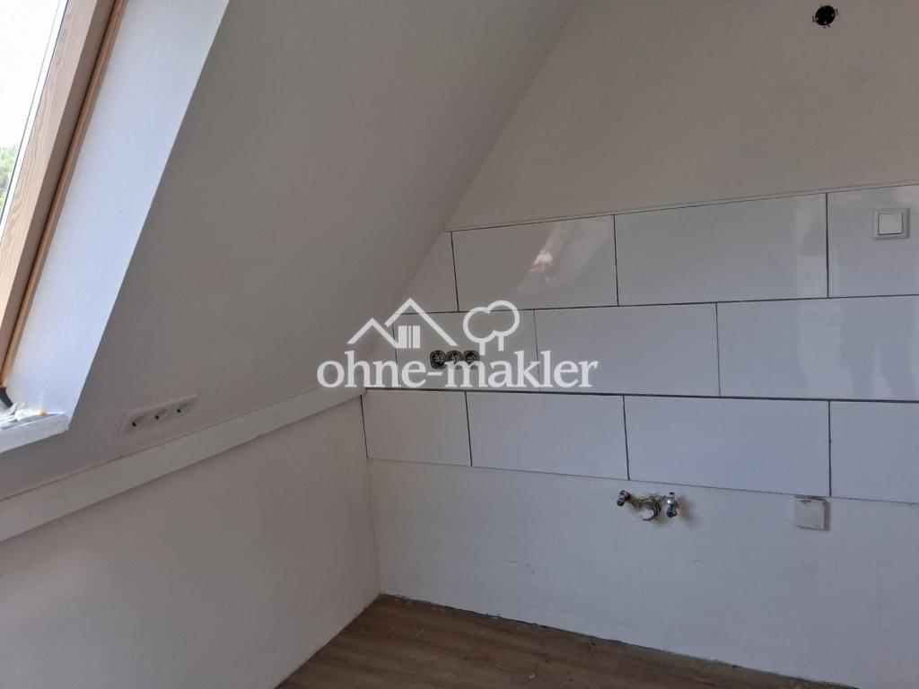 Schöne 4-Zimmer-Dachgeschosswohnung mit Loggia - Foto 2