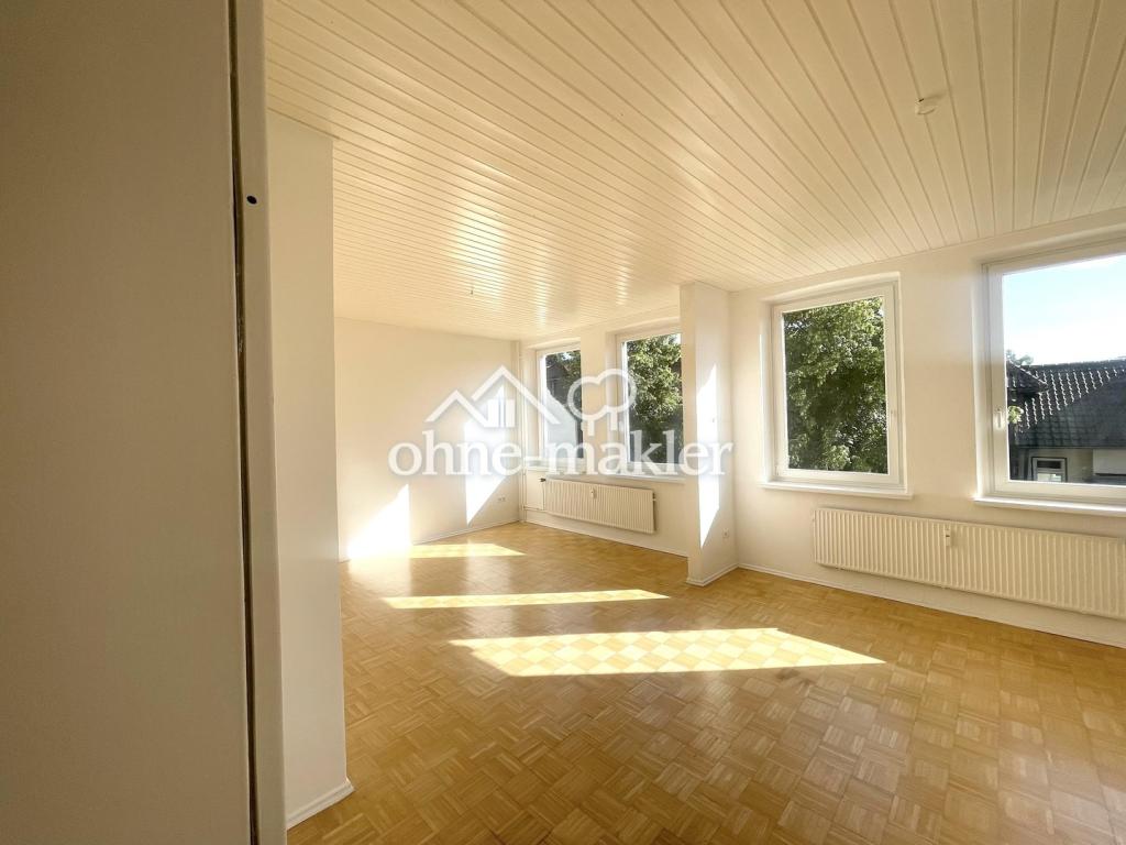 Frisch renovierte 3-Zimmer-Wohnung mit neuem Bad, Einbauküche und Stellplatz - Photo 2