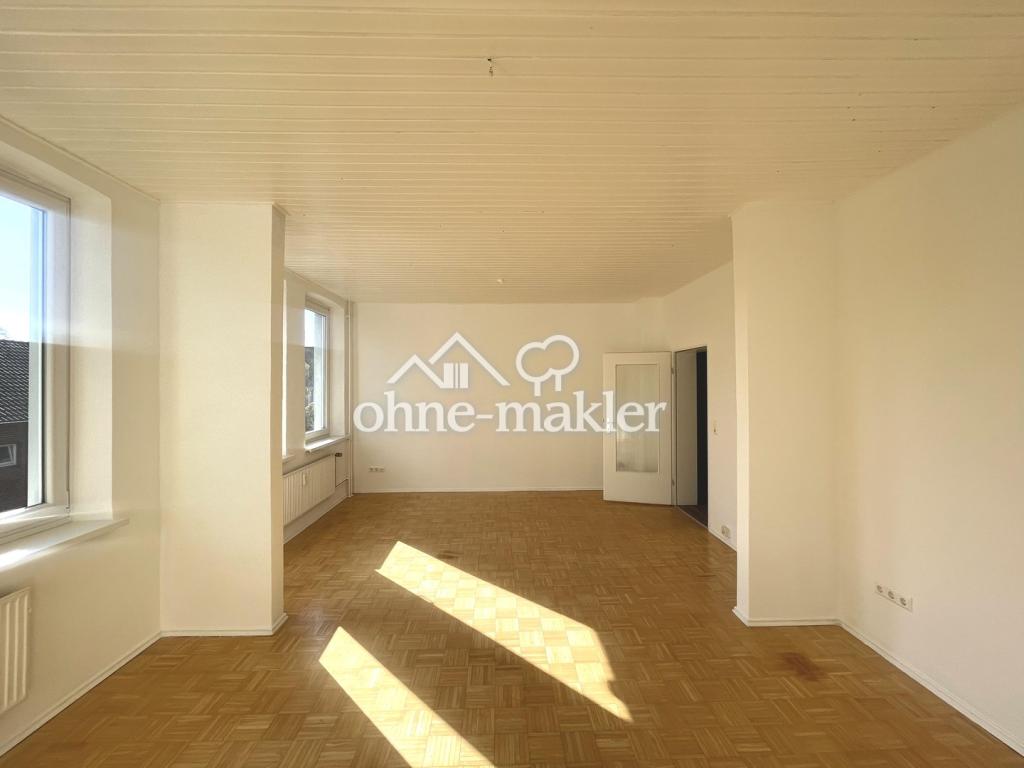 Frisch renovierte 3-Zimmer-Wohnung mit neuem Bad, Einbauküche und Stellplatz - Photo 1