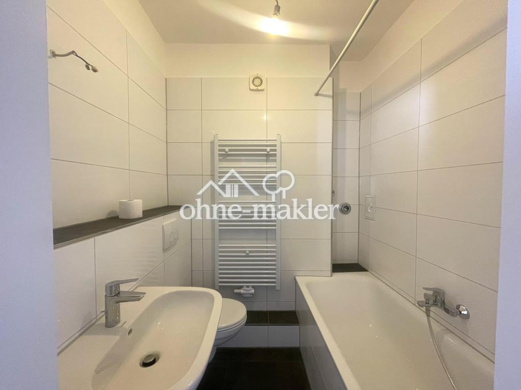 Frisch renovierte 3-Zimmer-Wohnung mit neuem Bad, Einbauküche und Stellplatz - Photo 5