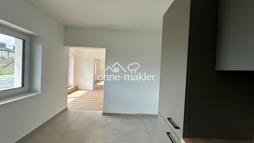 Moderne 4-Zimmer-Wohnung mit großer Dachterrasse, Einbauküche und Stellplatz - Photo 4