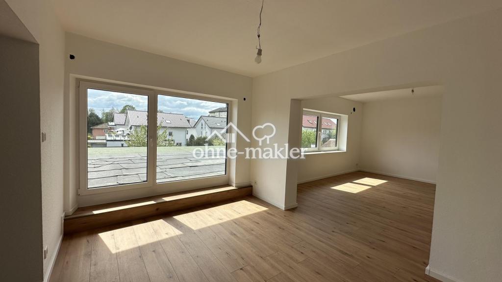 Moderne 4-Zimmer-Wohnung mit großer Dachterrasse, Einbauküche und Stellplatz - Photo 1