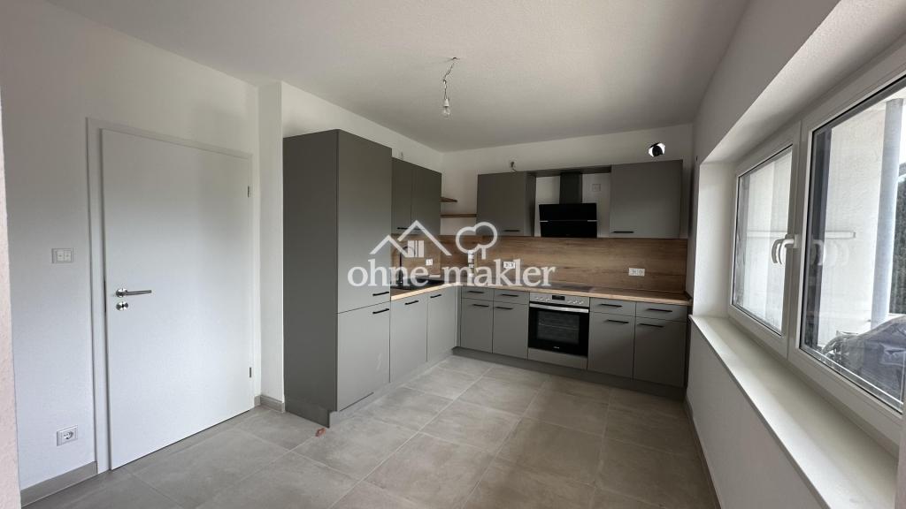 Moderne 4-Zimmer-Wohnung mit großer Dachterrasse, Einbauküche und Stellplatz - Photo 3