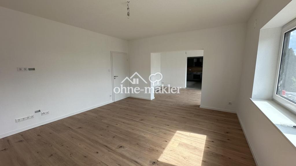 Moderne 4-Zimmer-Wohnung mit großer Dachterrasse, Einbauküche und Stellplatz - Photo 1