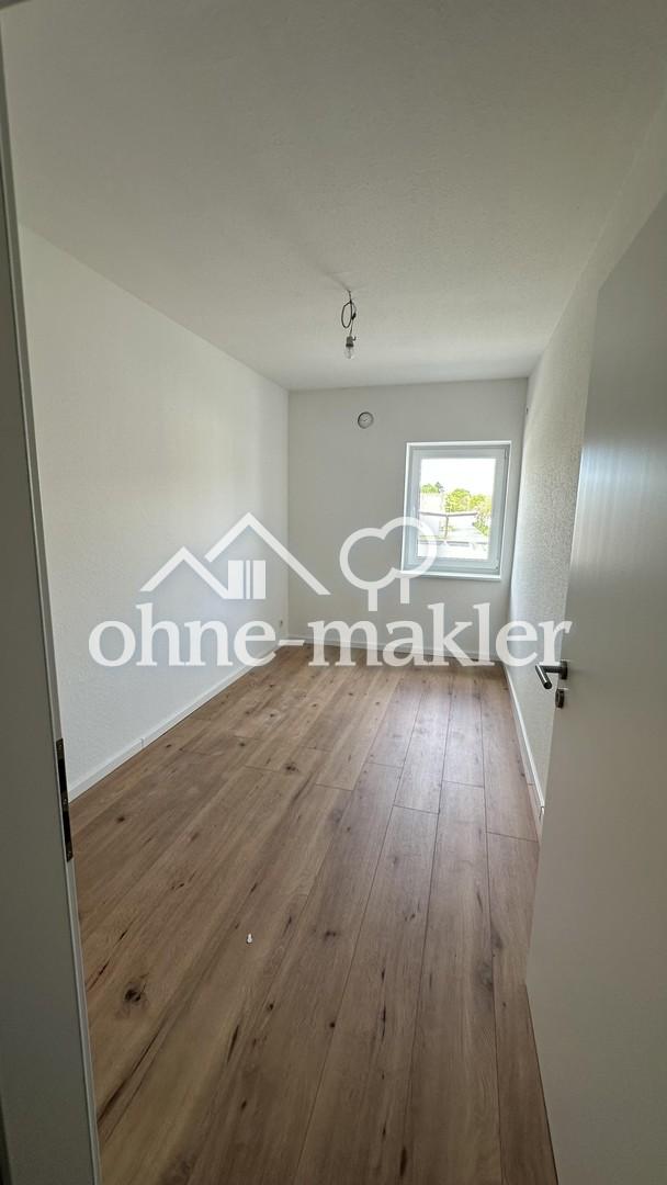 Moderne 4-Zimmer-Wohnung mit großer Dachterrasse, Einbauküche und Stellplatz - Photo 2
