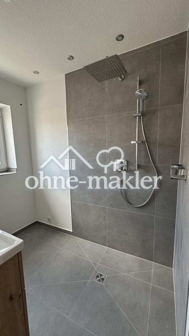 Moderne 4-Zimmer-Wohnung mit großer Dachterrasse, Einbauküche und Stellplatz - Photo 5