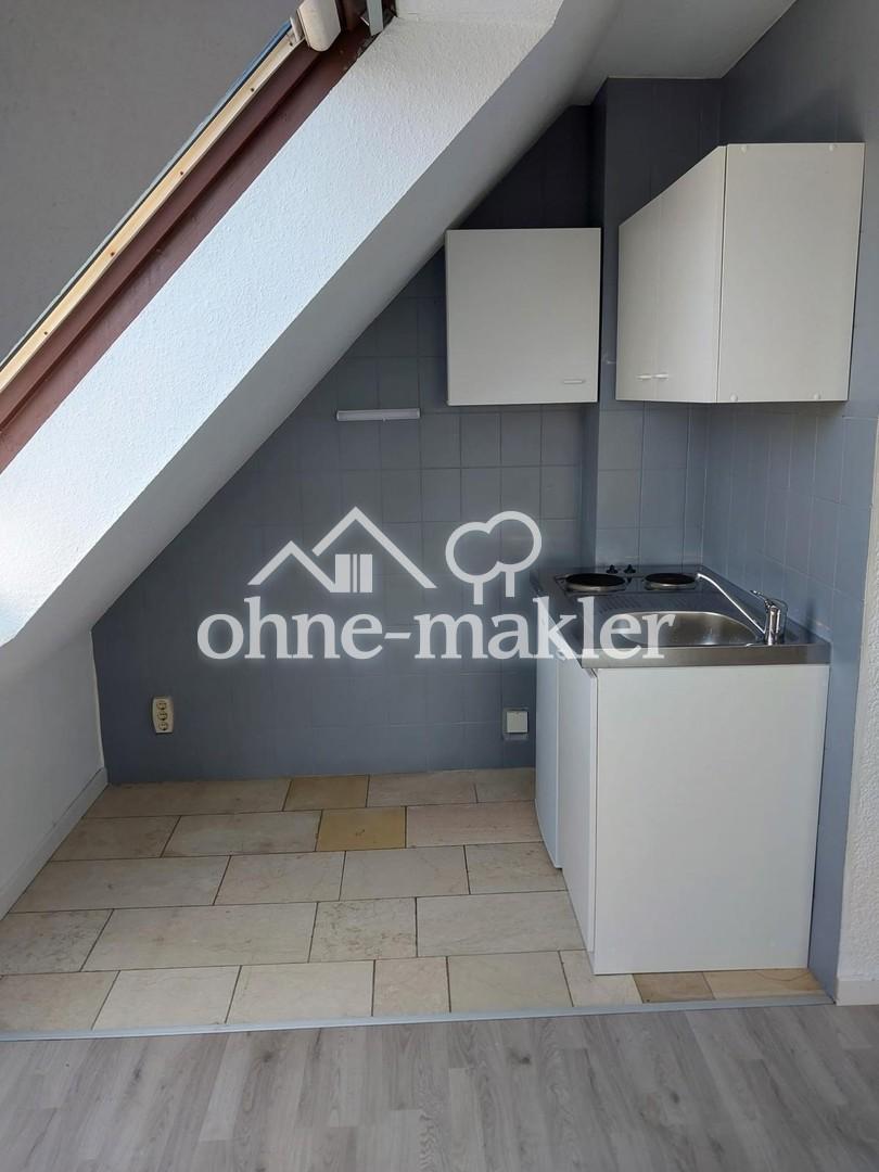 Helle 1,5-Zimmer-Dachgeschosswohnung mit Balkon und neuer Pantryküche - Foto 2