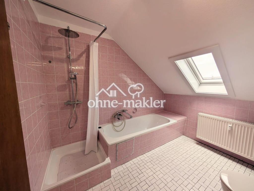 Helle 2-Zimmer Dachgeschosswohnung mit neuer Einbauküche und Tageslichtbad in Mühlacker/Lienzingen - Photo 4