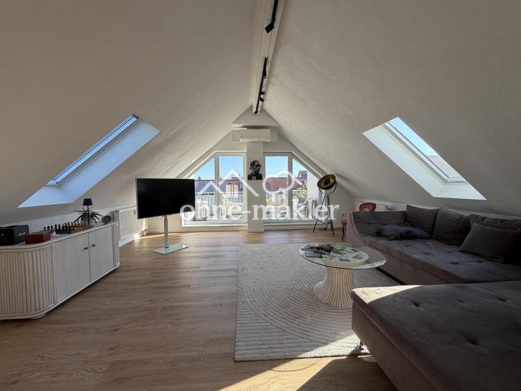 Möbelierte Dachgeschosswohnung mit großem Balkon und hochwertiger Ausstattung - Photo 1