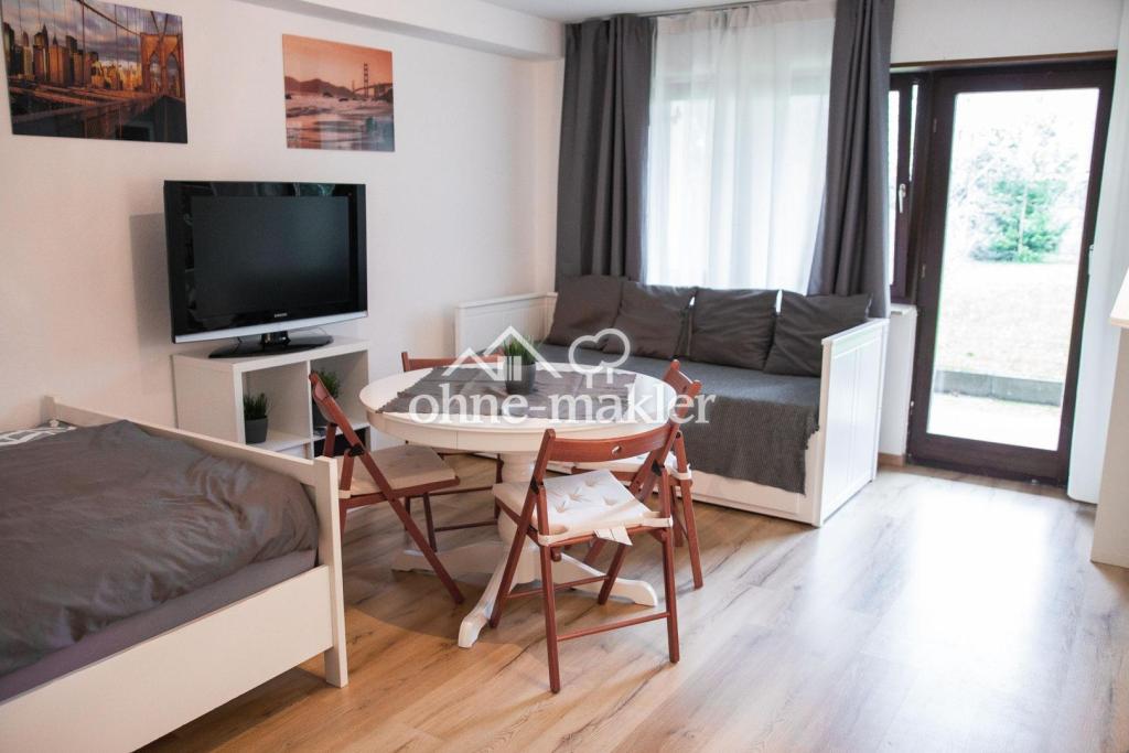 Wohnung gesucht? Schick renoviert und bereits eingerichtet - Photo 1