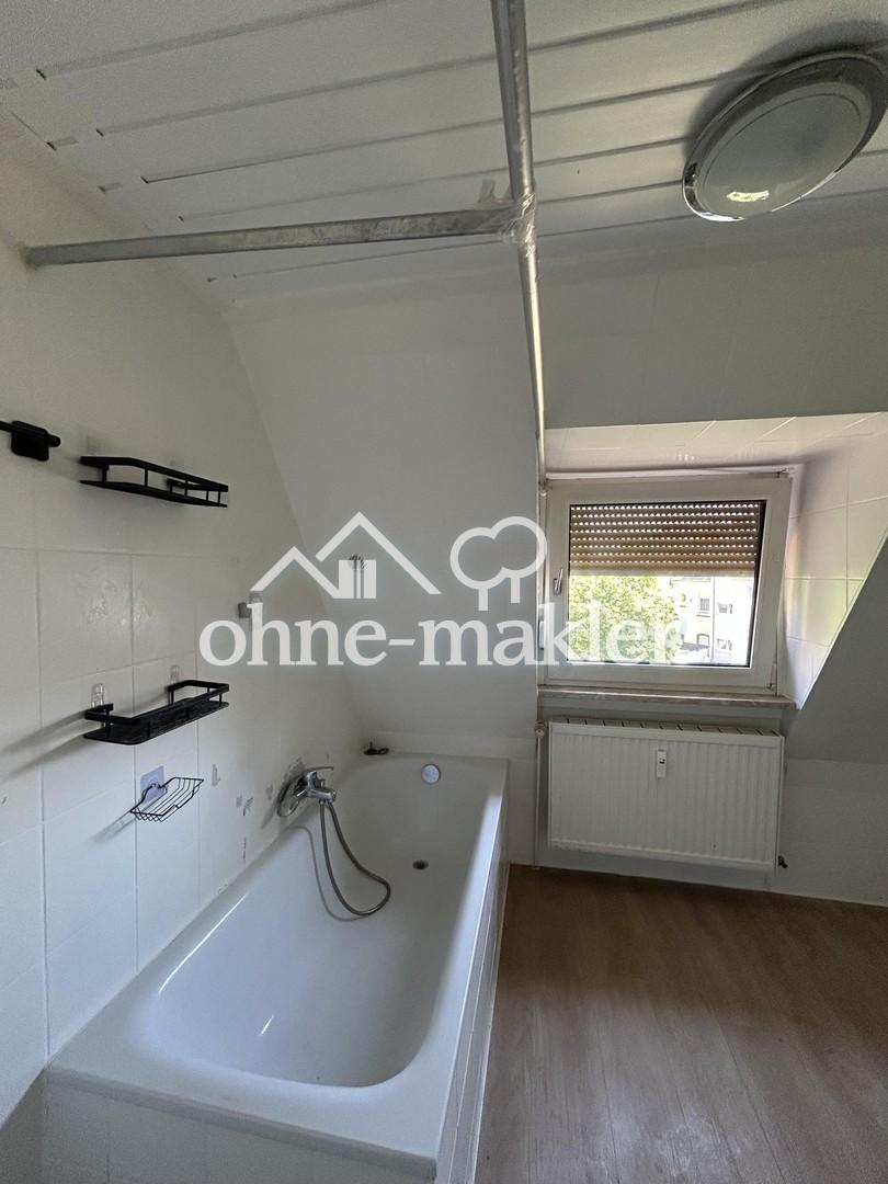 Helle 4-Zimmer-Dachgeschosswohnung mit großzügiger Küche - Foto 3