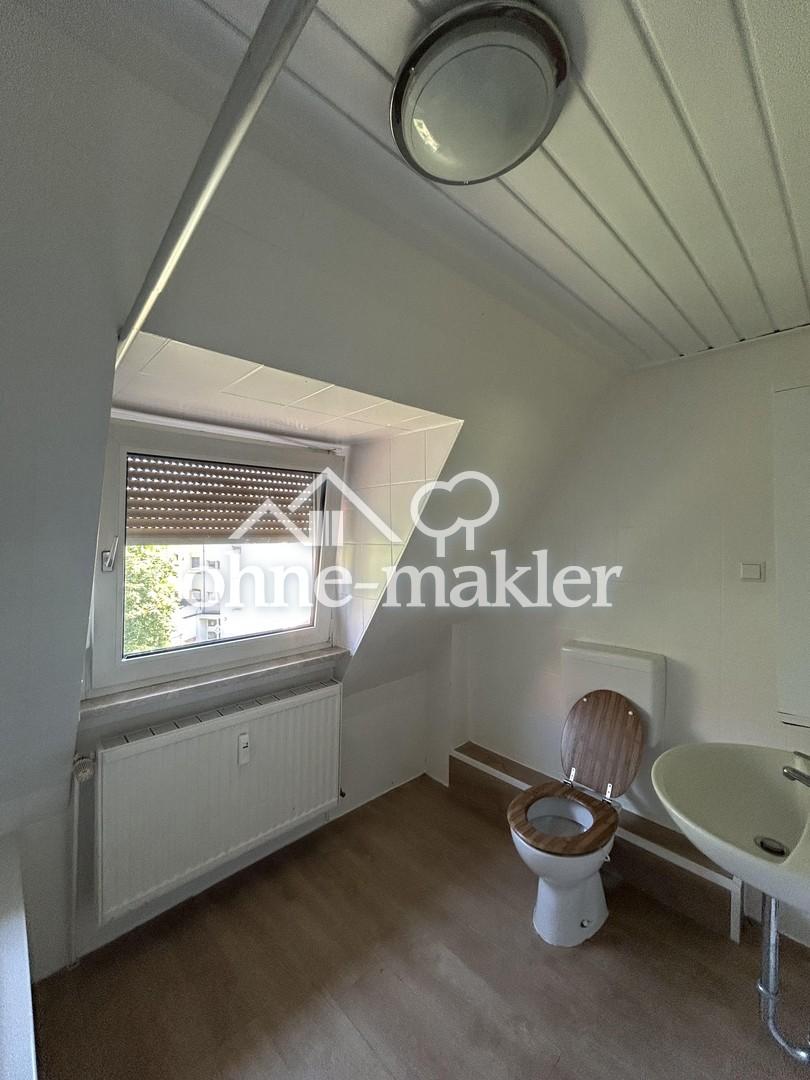 Helle 4-Zimmer-Dachgeschosswohnung mit großzügiger Küche - Foto 2