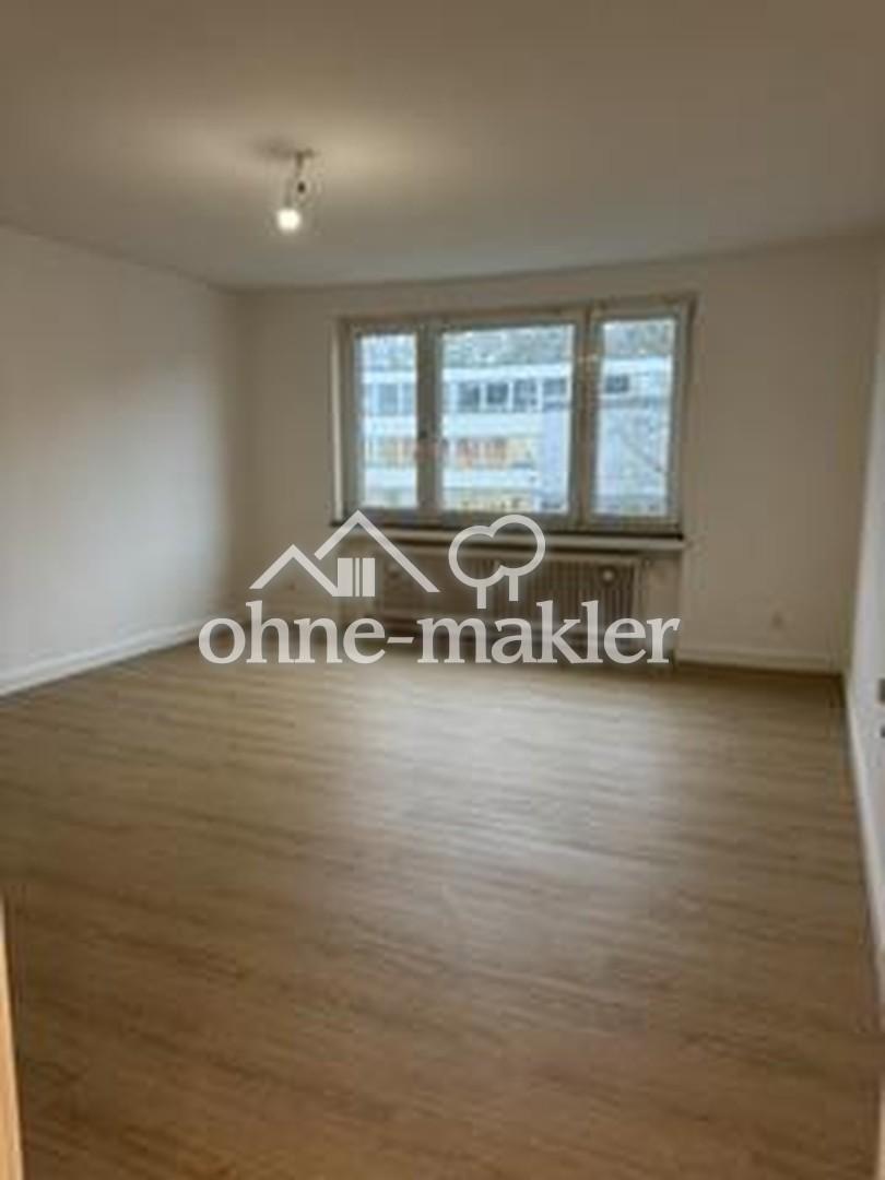 Helle 3 Zimmerwohnung in Hannover Ahlem frisch renoviert mit Einbauküche und KFZ Stellplatz - Photo 2