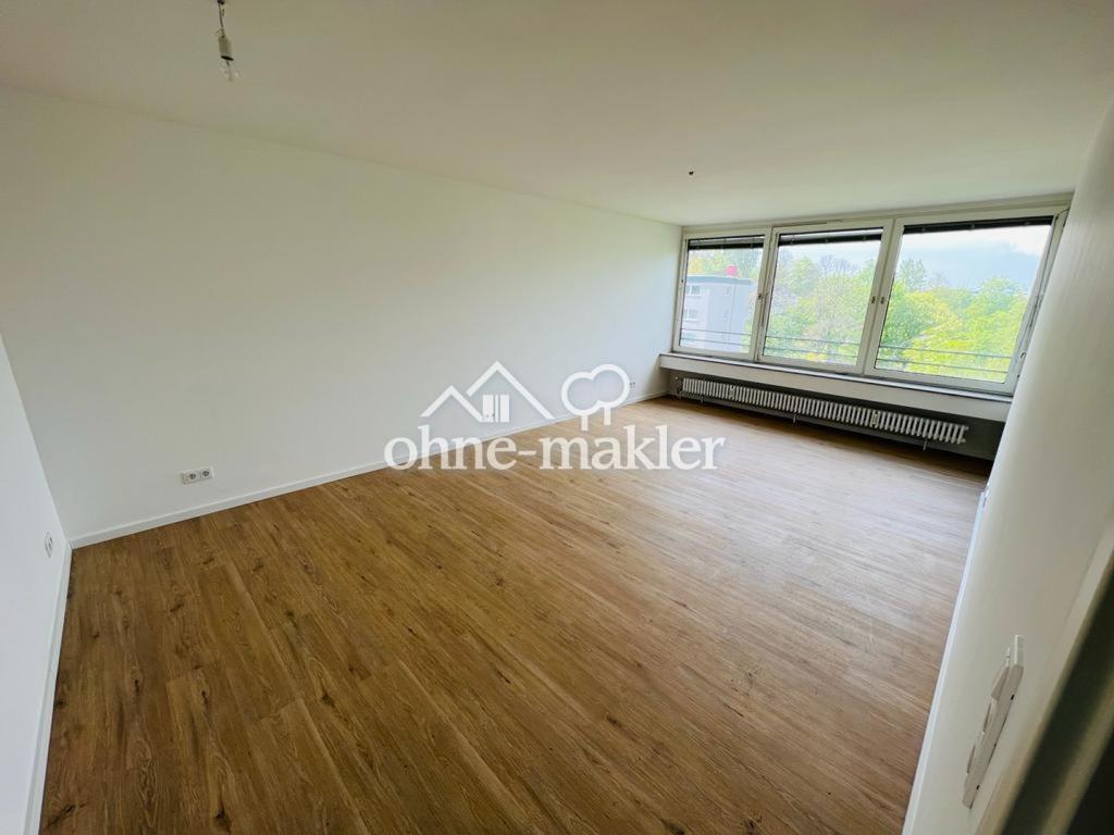 Schöne renovierte 2-Zimmer Wohnung mit Balkon, Einbauküche und TG-Stellplatz - Photo 2