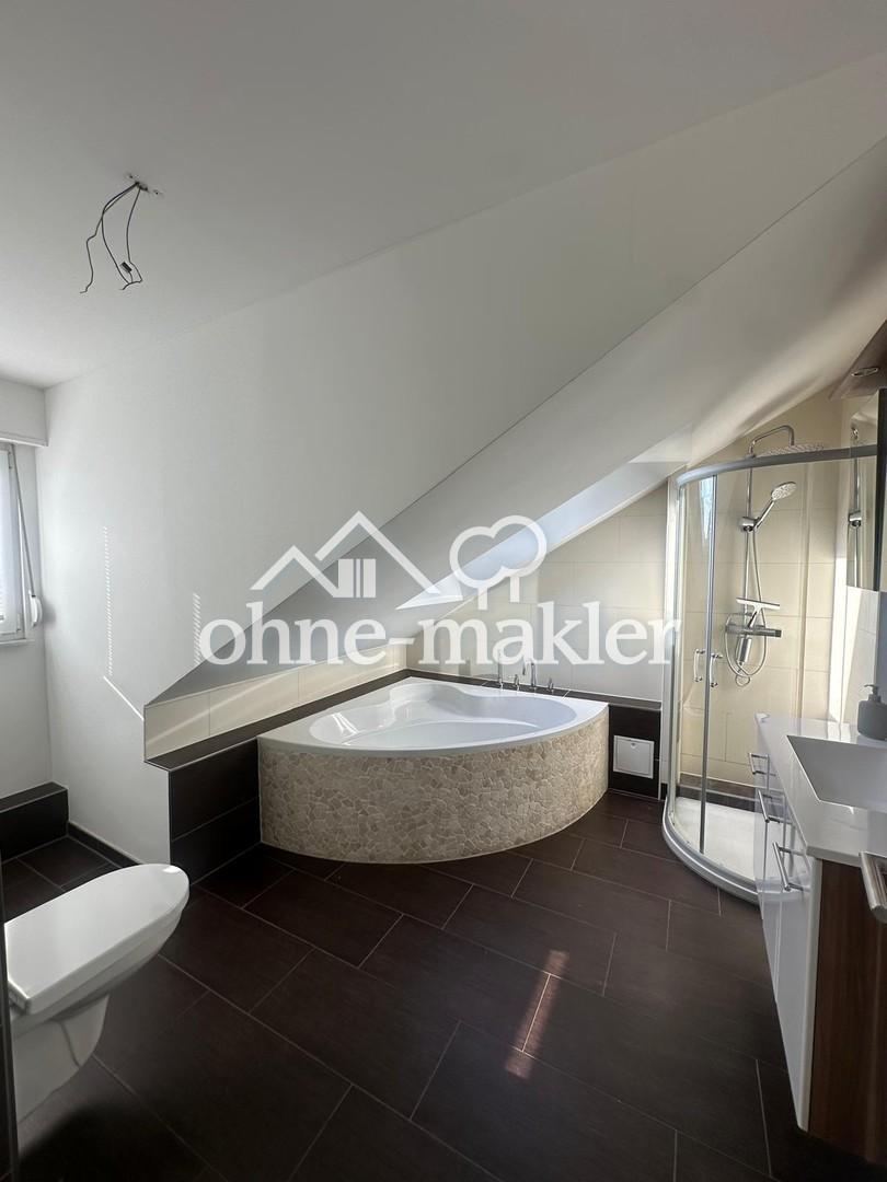 Moderne 3,5-Zimmerwohnung im DG mit EBK und Balkon - Photo 5