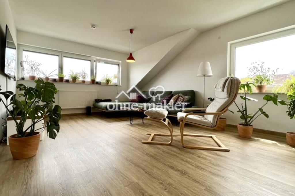 Helle 3,5-Zi.-DG-Wohnung in ruhiger Lage mit E-Auto-Lademöglichkeit - Foto 1