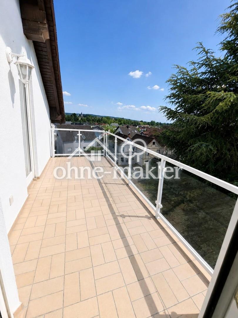 84 m² DG-Wohnung, Balkon, Klima, Erstbezug nach Renovierung! - Photo 3