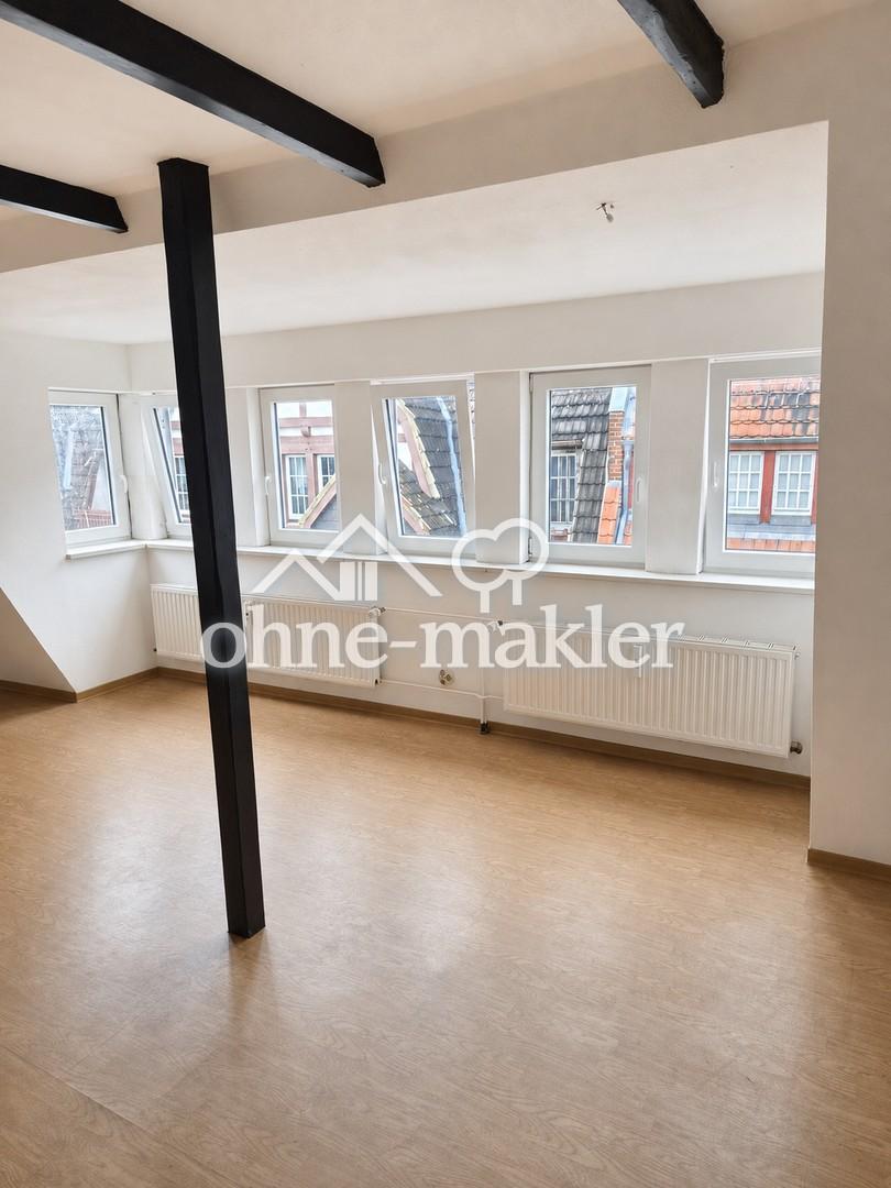 Helle 2-Zimmer-Dachgeschosswohnung mitten in der Rendsburger Innenstadt – frei ab sofort - Photo 1