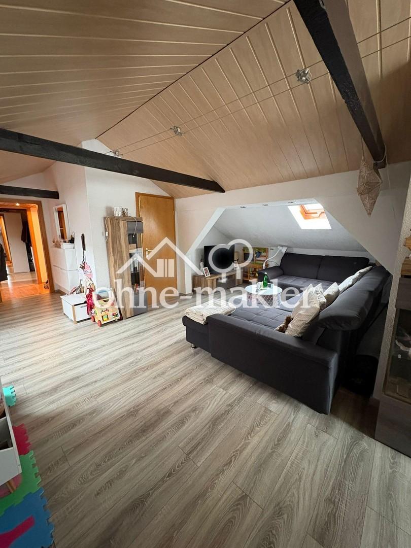 Helle Dachgeschosswohnung mit Garten, Garage und ruhiger Lage in Bad Endbach - Foto 1