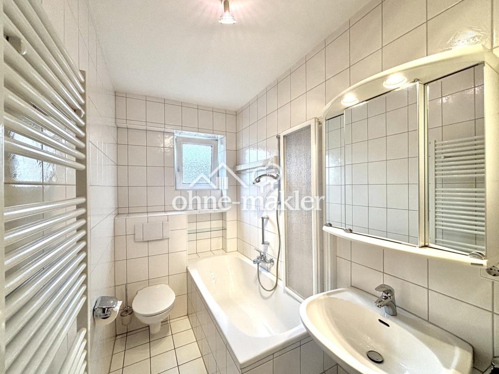 Modernisierte 2-ZKB mit Balkon & Einzelgarage nahe KIT – Karlsruhe-Oststadt - ab sofort - Photo 2