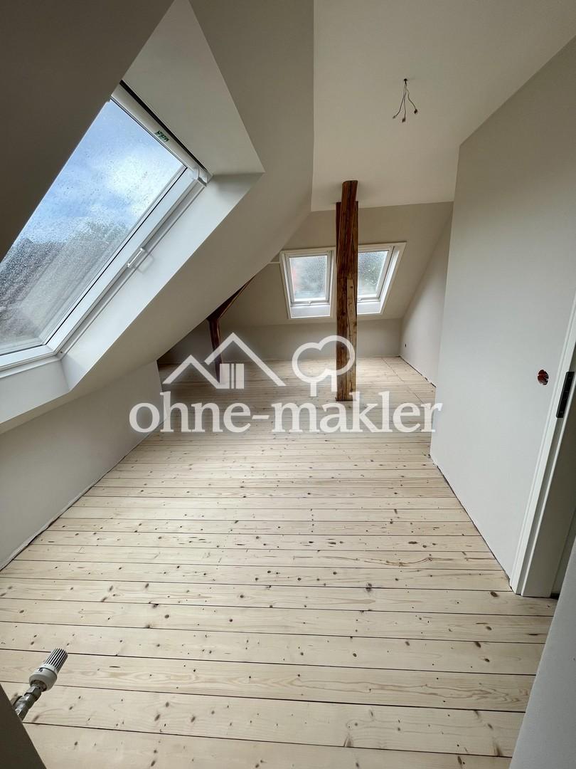 Charmante Dachgeschosswohnung mit besonderem Wohnflair - Foto 3