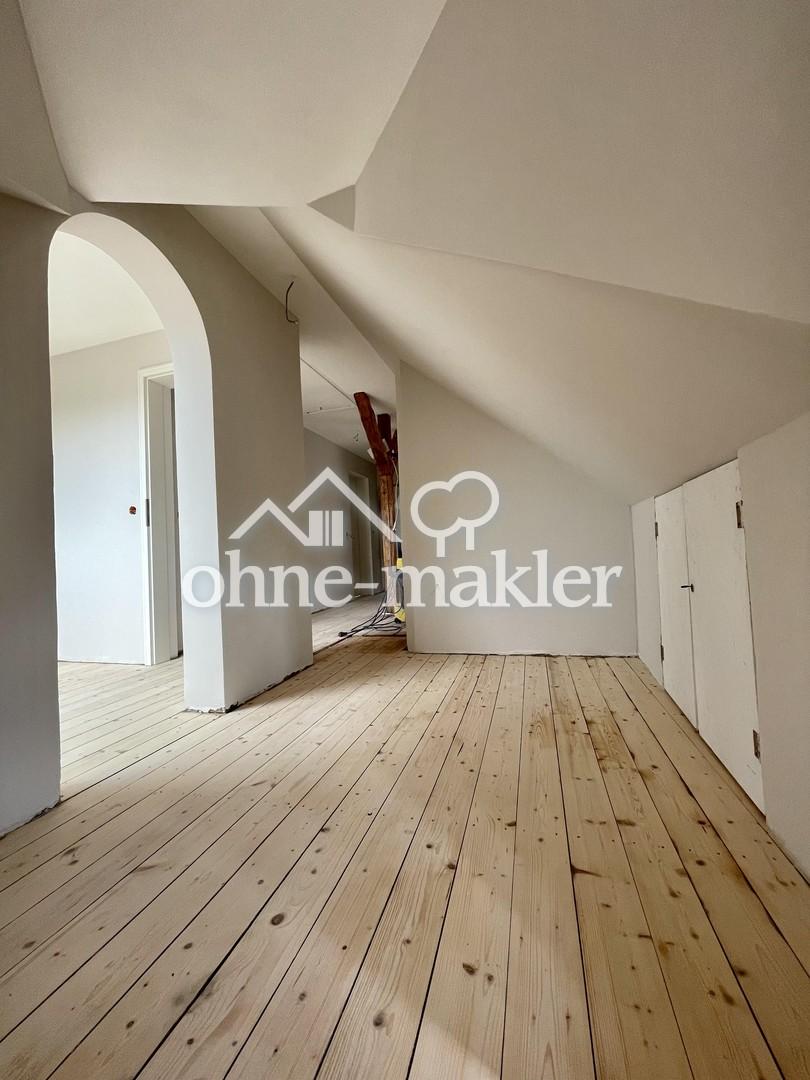 Charmante Dachgeschosswohnung mit besonderem Wohnflair - Foto 4